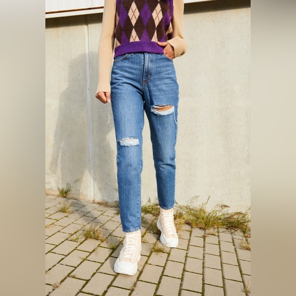 Levi's Jeans Women's Size 28‎ Blue Wash Denim High Waisted Mom Jeans Distressed - Picture 8 of 15